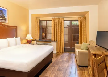 Clocktower Inn Ventura hotel thumbnail 6