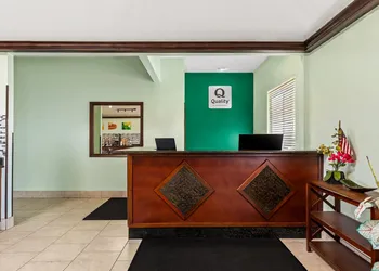 Quality Inn & Suites Seville hotel thumbnail 3