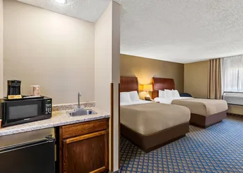 Quality Inn & Suites Seville hotel thumbnail 5