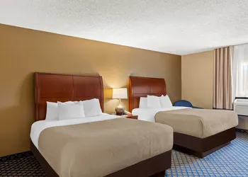 Quality Inn & Suites Seville hotel thumbnail 6