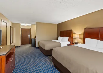 Quality Inn & Suites Seville hotel thumbnail 7