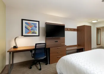Holiday Inn Express Alpharetta - Roswell by IHG hotel thumbnail 4