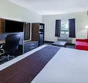 Super 8 by Wyndham Ambassador Bridge Windsor ON hotel detail image 4
