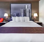 Super 8 by Wyndham Ambassador Bridge Windsor ON hotel detail image 5