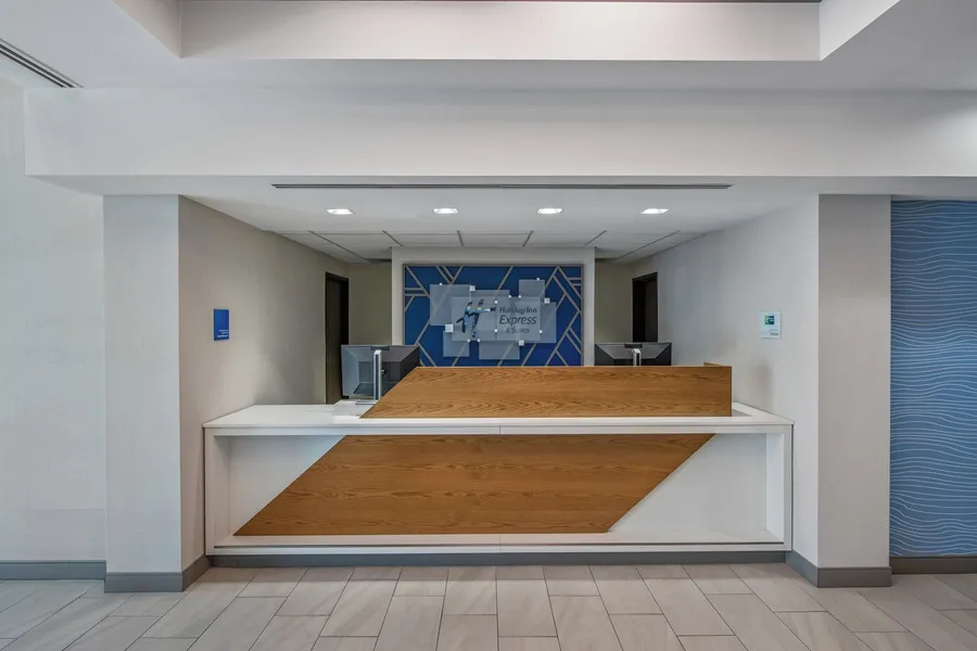 Holiday Inn Express Hotel & Suites San Diego-Sorrento Valley by IHG hotel detail image 2