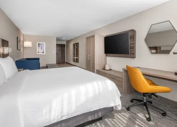 Holiday Inn Express Hotel & Suites San Diego-Sorrento Valley by IHG hotel thumbnail 3