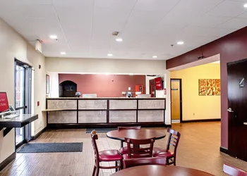 Red Roof Inn & Suites Middletown - Franklin hotel thumbnail 2