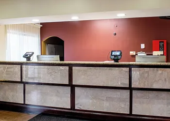 Red Roof Inn & Suites Middletown - Franklin hotel thumbnail 3