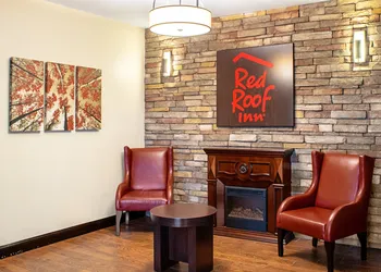 Red Roof Inn & Suites Middletown - Franklin hotel thumbnail 4