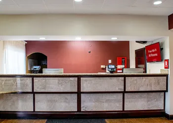 Red Roof Inn & Suites Middletown - Franklin hotel thumbnail 5