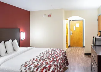 Red Roof Inn & Suites Middletown - Franklin hotel thumbnail 7