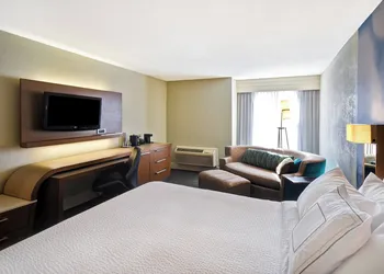 Courtyard By Marriott Cape Cod Hyannis hotel thumbnail 7