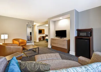Courtyard By Marriott Cape Cod Hyannis hotel thumbnail 8