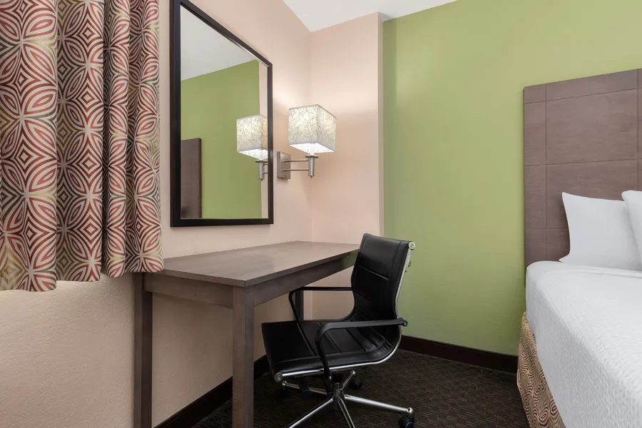 La Quinta Inn & Suites by Wyndham San Antonio Medical Ctr NW hotel detail image 6