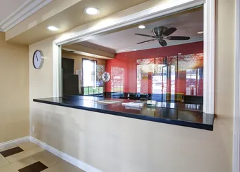Ontario Inn & Suites hotel thumbnail 4