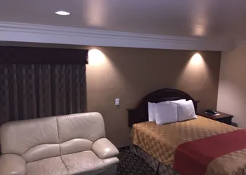 Ontario Inn & Suites hotel thumbnail 5