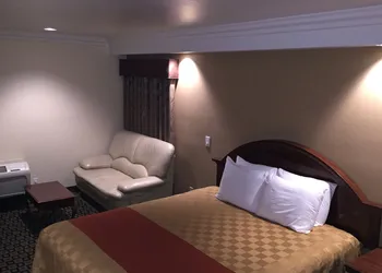 Ontario Inn & Suites hotel thumbnail 6