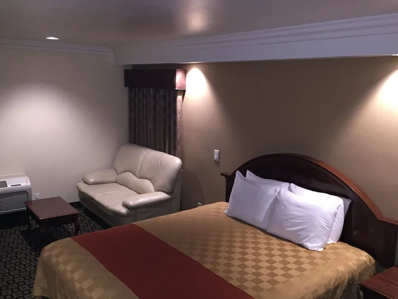 Ontario Inn & Suites hotel detail image 6