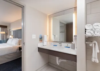 Holiday Inn Express Pensacola Beach by IHG hotel thumbnail 4