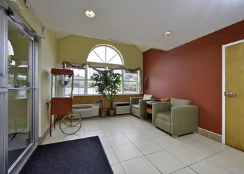 Americas Best Value Inn East Syracuse hotel thumbnail 3