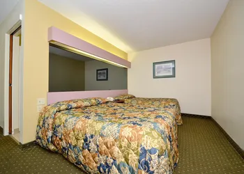 Americas Best Value Inn East Syracuse hotel thumbnail 6