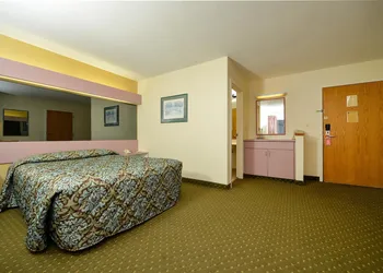 Americas Best Value Inn East Syracuse hotel thumbnail 8
