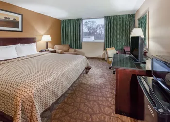 Quality Inn & Suites Richfield hotel thumbnail 3