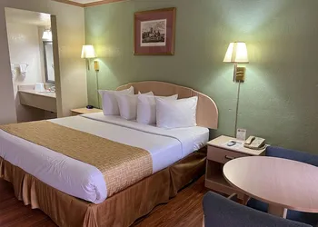 Travelodge by Wyndham Holbrook hotel thumbnail 7