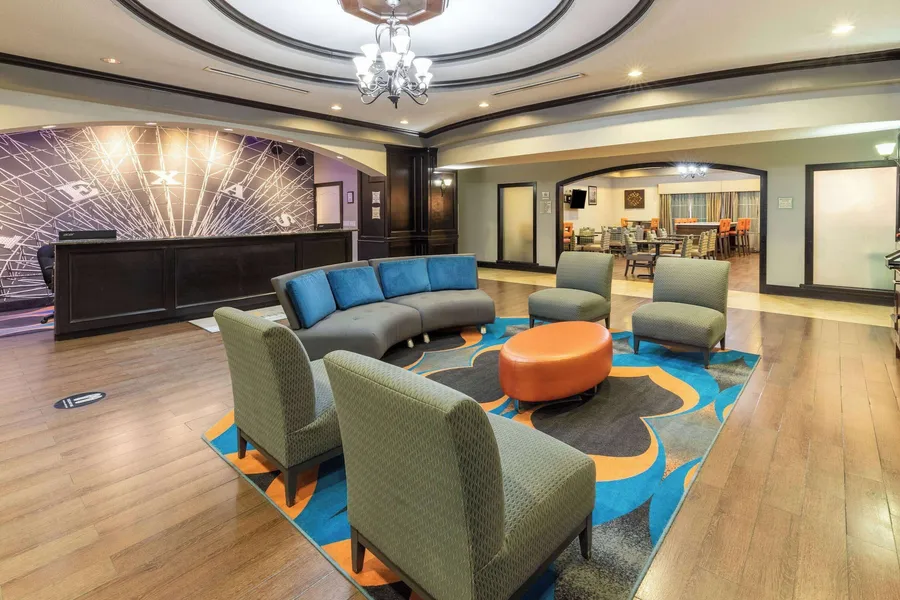 La Quinta Inn & Suites by Wyndham Fort Worth - Lake Worth hotel detail image 2
