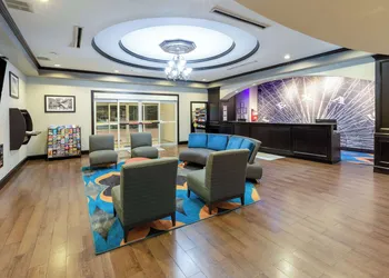 La Quinta Inn & Suites by Wyndham Fort Worth - Lake Worth hotel thumbnail 3