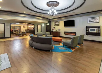 La Quinta Inn & Suites by Wyndham Fort Worth - Lake Worth hotel thumbnail 4