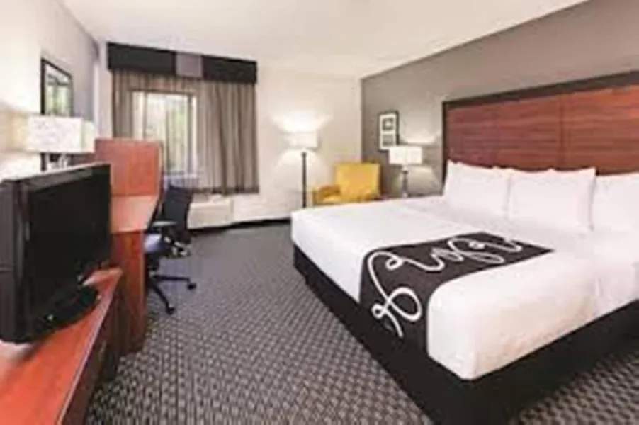 La Quinta Inn & Suites by Wyndham Fort Worth - Lake Worth hotel detail image 6
