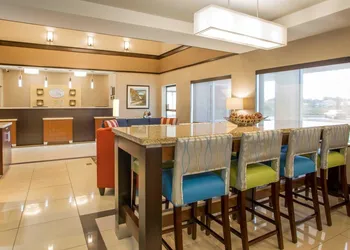 Comfort Suites Columbus West - Hilliard hotel thumbnail 2