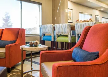 Comfort Suites Columbus West - Hilliard hotel thumbnail 4