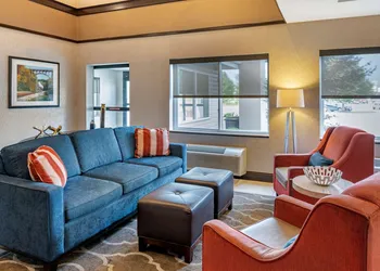 Comfort Suites Columbus West - Hilliard hotel thumbnail 7