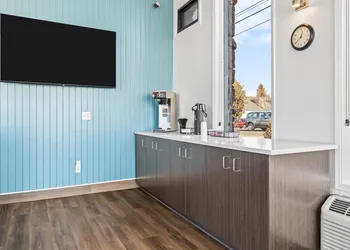 Bend Inn & Suites hotel thumbnail 2