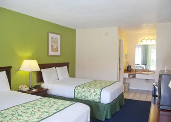 Days Inn by Wyndham DeFuniak Springs hotel thumbnail 2