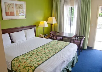 Days Inn by Wyndham DeFuniak Springs hotel thumbnail 4