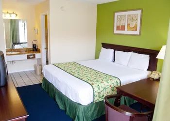 Days Inn by Wyndham DeFuniak Springs hotel thumbnail 6