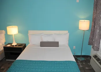 Howard Johnson by Wyndham Florence hotel thumbnail 8