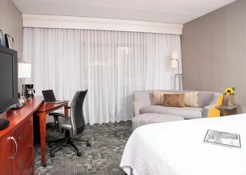 Courtyard by Marriott Chicago Glenview/Northbrook hotel thumbnail 6