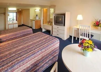 Econo Lodge Inn & Suites Rehoboth Beach hotel thumbnail 5