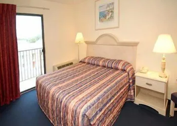 Econo Lodge Inn & Suites Rehoboth Beach hotel thumbnail 6