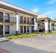 Farragut Inn & Suites hotel detail image 5