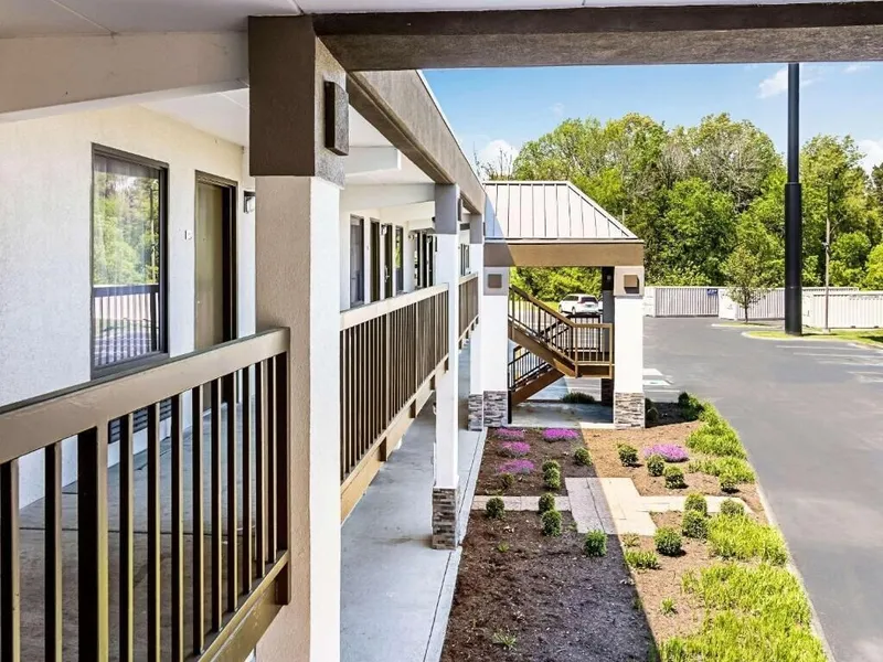 Farragut Inn & Suites hotel detail image 6