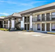 Farragut Inn & Suites hotel detail image 7