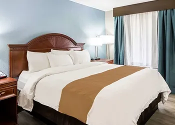 Farragut Inn & Suites hotel thumbnail 3