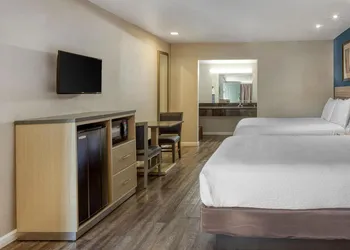 SureStay Hotel by Best Western San Rafael hotel thumbnail 2