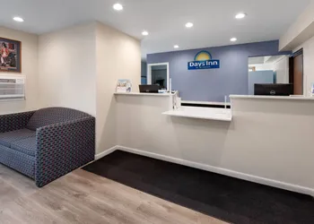 Days Inn by Wyndham Mackinaw City/Bridgeview Area hotel thumbnail 2