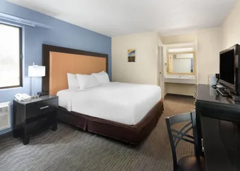 Days Inn by Wyndham Mackinaw City/Bridgeview Area hotel thumbnail 4